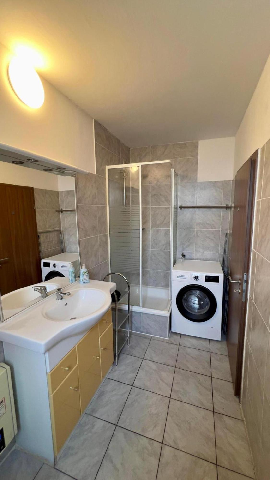 Praktische City Apartments Direkt Am Hauptbahnhof Neumünster Exteriör bild